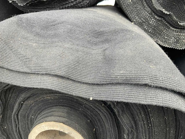 Rollen textiel - afbeelding 6 van  7