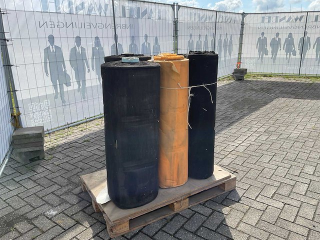 Rollen textiel - afbeelding 6 van  9