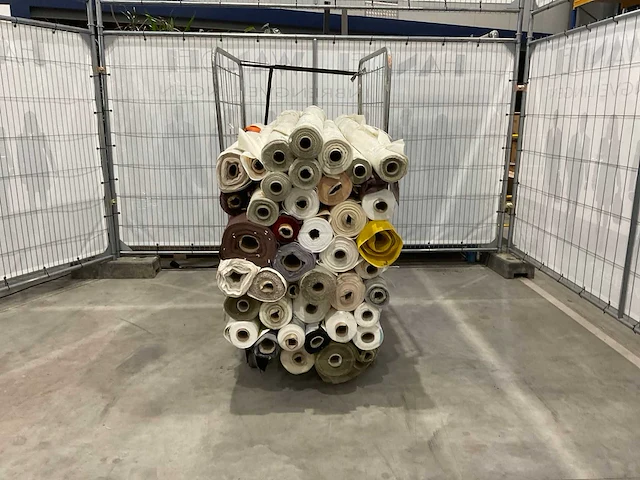 Rollen textiel - afbeelding 7 van  13