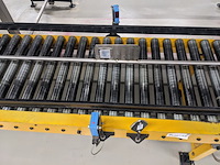 Rollenbaan met dozenverdeler, beerepoot, geel - afbeelding 9 van  12