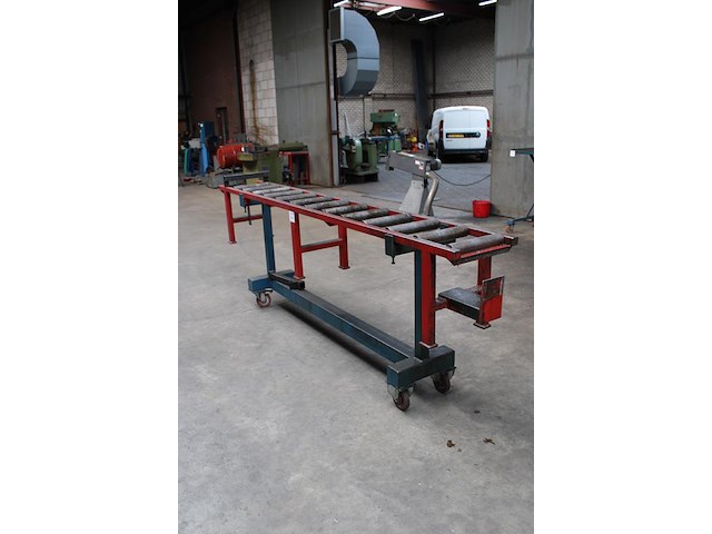 Rollenbank op verrijdbaar onderstel. afmeting 300 x 40 cm. hoogte op onderstel 102 cm. - afbeelding 2 van  2