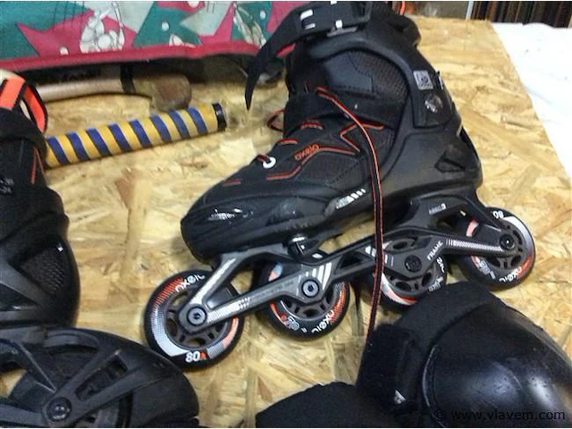 Rollerblades + beschermers + ….. - afbeelding 2 van  4