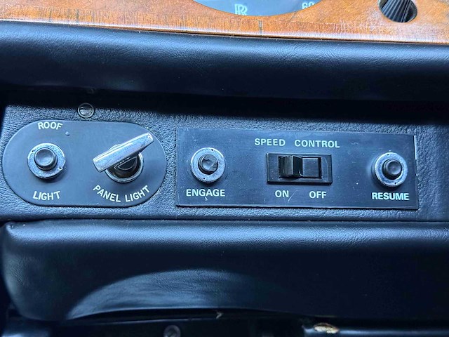 Rolls-royce corniche cabriolet 1972 - afbeelding 21 van  31