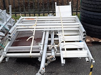 Rolsteiger in onderdelen en 2x metalen frame, o.a zarges - afbeelding 2 van  7