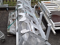 Rolsteiger in onderdelen en 2x metalen frame, o.a zarges - afbeelding 3 van  7