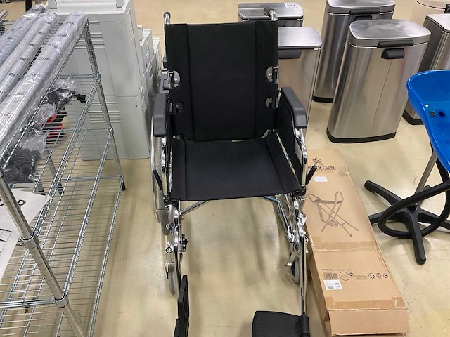 Rolstoel, wasbak en kruk - afbeelding 3 van  5