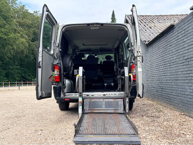 Rolstoelbus renault master automaat t28 2.5 dci l1h1 dc personenauto - afbeelding 12 van  15