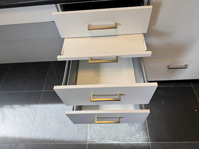 Rolstoelvriendelijke showroomkeuken - afbeelding 4 van  29