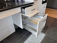 Rolstoelvriendelijke showroomkeuken - afbeelding 5 van  29