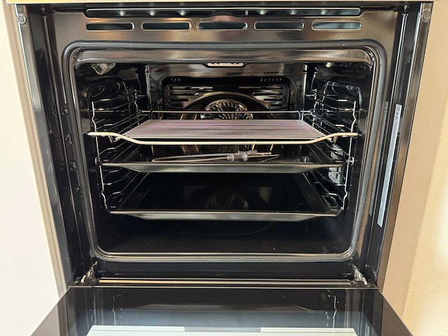 Rolstoelvriendelijke showroomkeuken - afbeelding 14 van  29