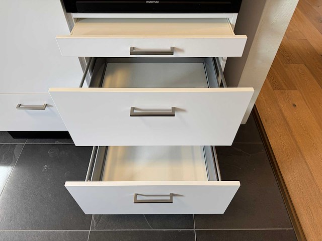 Rolstoelvriendelijke showroomkeuken - afbeelding 16 van  29