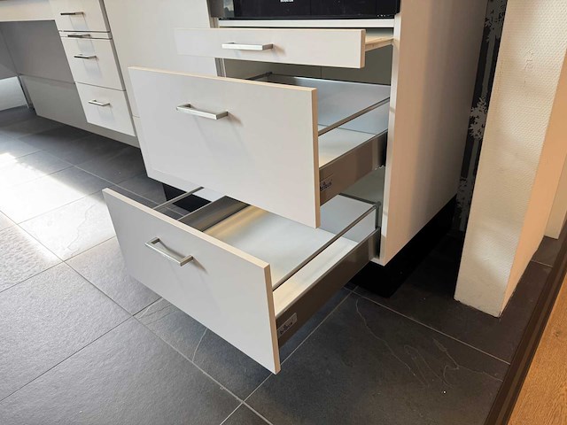 Rolstoelvriendelijke showroomkeuken - afbeelding 17 van  29