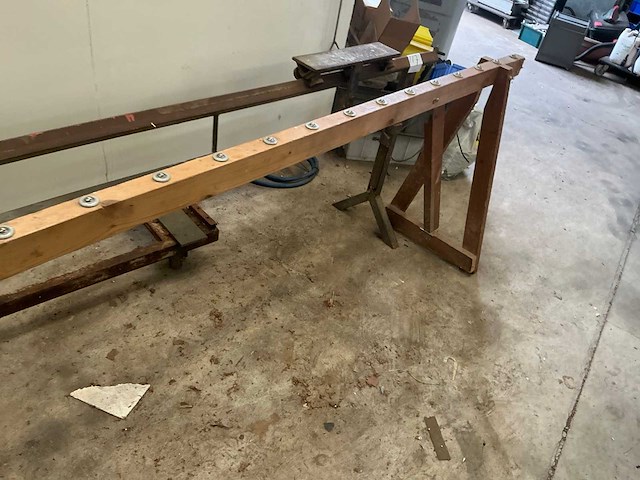 Roltafel en houten bok - afbeelding 4 van  4