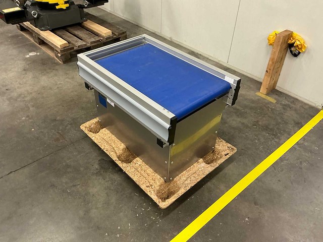 Romias lopende band t.b.v. industriële robot - afbeelding 1 van  4