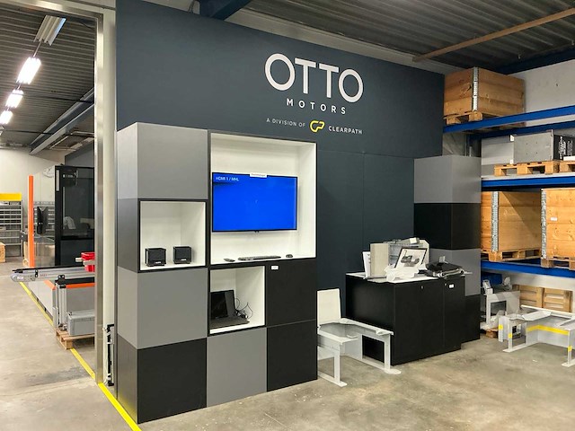 Romias showroom presentatiewand - afbeelding 1 van  12