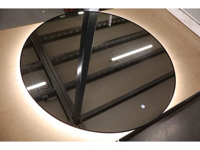 Ronde badkamerspiegel met led-verlichting wiesbaden, novi, zwart - afbeelding 2 van  9