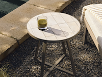Ronde bijzettafel van gegalvaniseerd staal en beige tegels ø45 cm, kave home, tella - afbeelding 2 van  5
