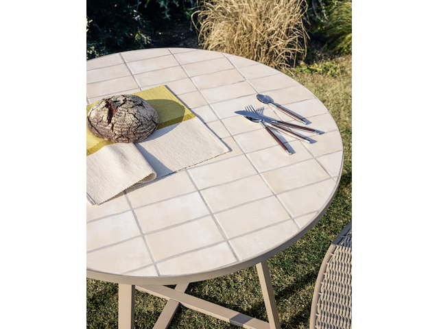 Ronde bijzettafel van gegalvaniseerd staal en beige tegels ø90 cm, kave home, tella - afbeelding 3 van  6