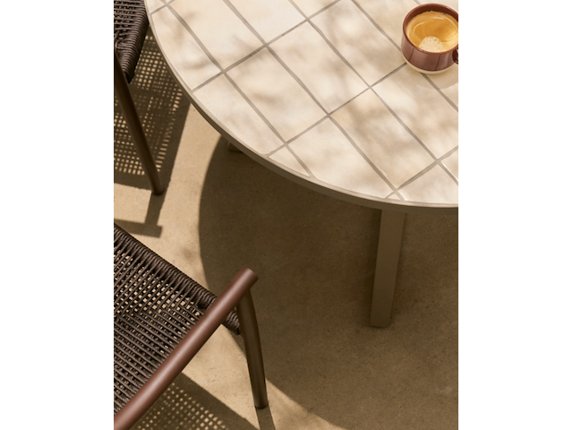 Ronde bijzettafel van gegalvaniseerd staal en beige tegels ø90 cm, kave home, tella - afbeelding 4 van  9