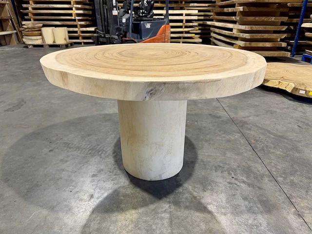 Ronde boomstam suar eettafel ca 120 cm. - afbeelding 1 van  4