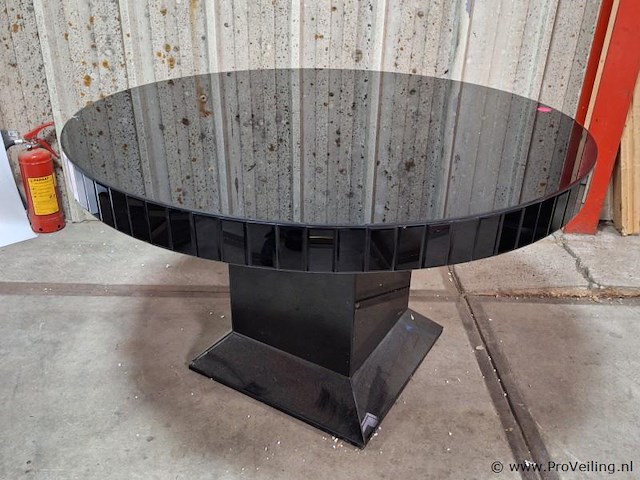 Ronde eetkamertafel - diameter ca. 130 cm; hoogte ca. 77 cm - afbeelding 1 van  4