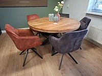 Ronde eetkamertafel met 5 stoelen