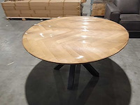 Ronde eiken eettafel – 140 cm – visgraat blad met stalen poot, eiken, 2024 - afbeelding 3 van  6