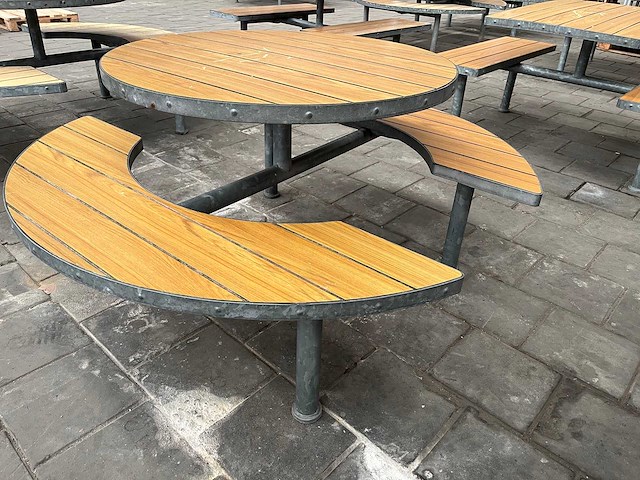 Ronde outdoor picknicktafel met stalen frame - afbeelding 1 van  4
