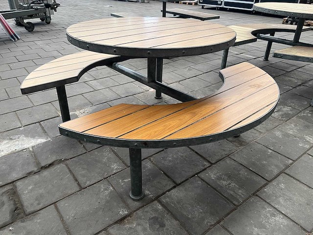 Ronde outdoor picknicktafel met stalen frame - afbeelding 2 van  4