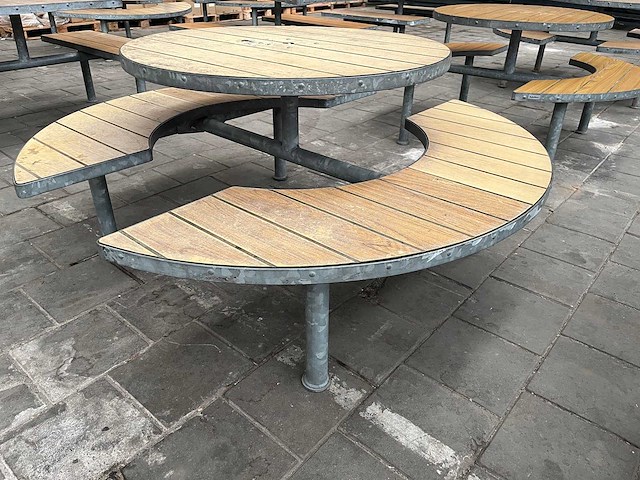 Ronde outdoor picknicktafel met stalen frame - afbeelding 1 van  3