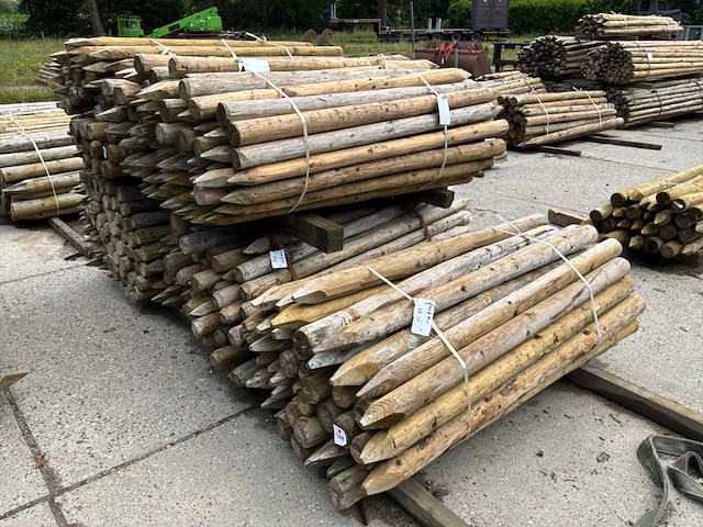 Ronde palen 1400xø90-70mm (340x) - afbeelding 1 van  5