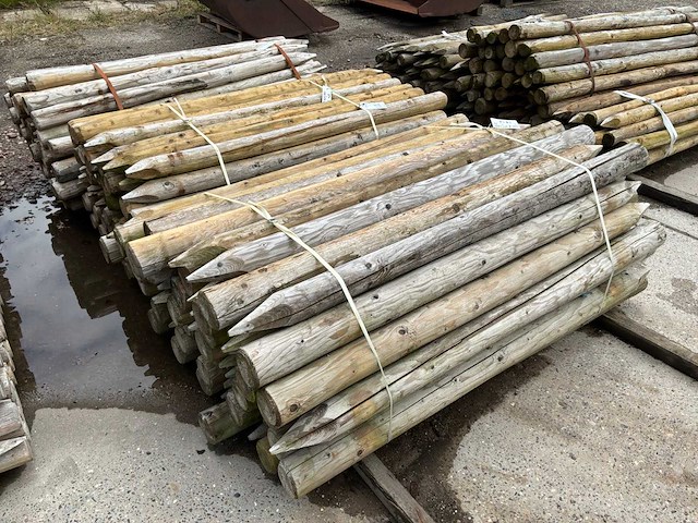 Ronde palen 1600xø100-80mm (180x) - afbeelding 1 van  7