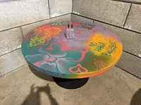 Ronde restauranttafel "graffiti" - afbeelding 2 van  9
