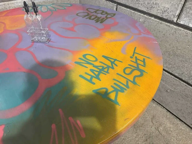 Ronde restauranttafel "graffiti" - afbeelding 6 van  9