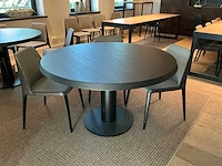 Ronde tafel met rond onderstel