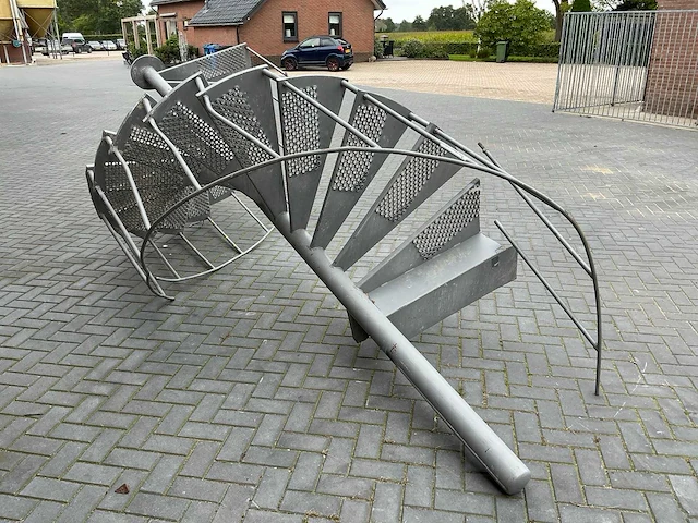Ronde vaste trap - afbeelding 2 van  6