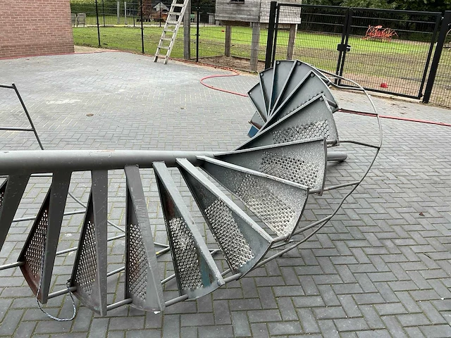 Ronde vaste trap - afbeelding 3 van  6