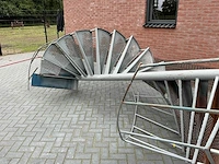 Ronde vaste trap - afbeelding 4 van  6