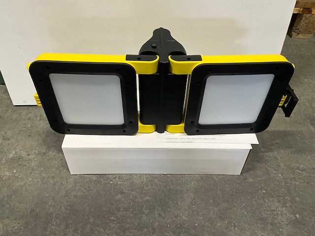 Ronpro uitklapbare accu bouwlamp (40x) - afbeelding 1 van  4