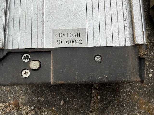 Rood runner swing elektrische driewieler - afbeelding 15 van  26