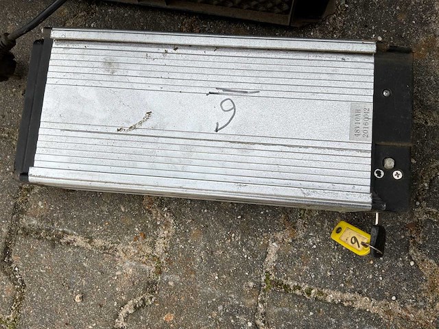 Rood runner swing elektrische driewieler - afbeelding 16 van  26