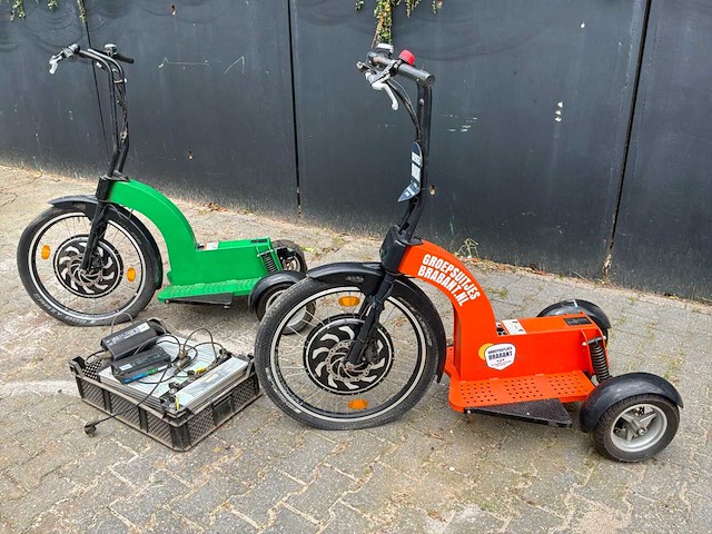 Rood runner swing elektrische driewieler - afbeelding 20 van  26