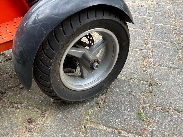 Rood runner swing elektrische driewieler - afbeelding 24 van  26