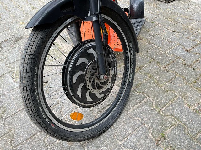 Rood runner swing elektrische driewieler - afbeelding 25 van  26