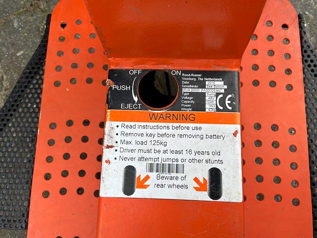 Rood runner swing elektrische driewieler - afbeelding 2 van  25