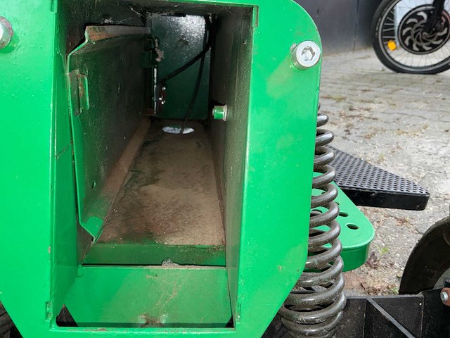 Rood runner swing elektrische driewieler - afbeelding 9 van  25