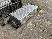 Rood runner swing elektrische driewieler - afbeelding 17 van  25