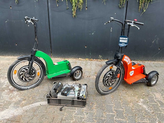 Rood runner swing elektrische driewieler - afbeelding 12 van  25