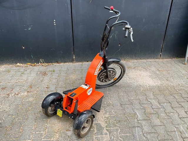 Rood runner swing elektrische driewieler - afbeelding 20 van  25