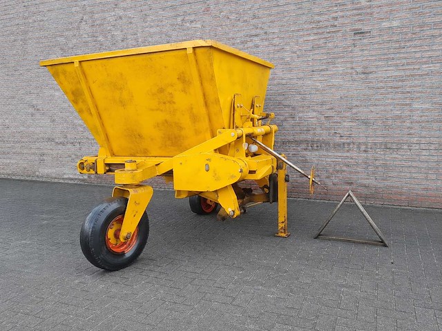 Rooier, aanaarder & compoststrooier voor moerbedden - afbeelding 1 van  21
